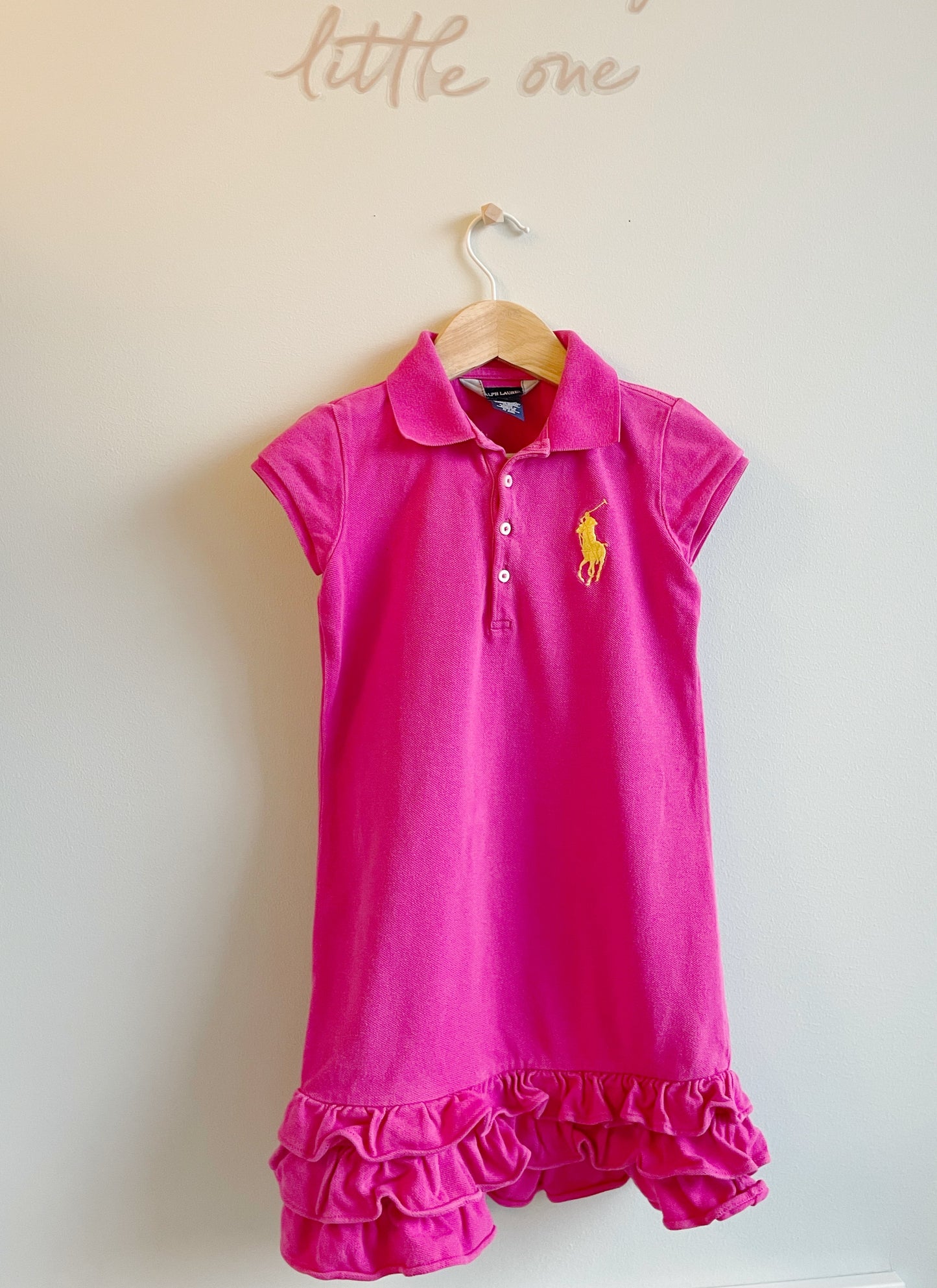 Cerise piké klänning - Ralph Lauren strl. 116